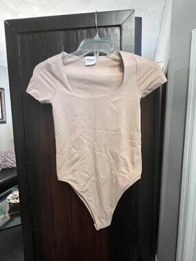 Dynamic LA Nude Bodysuit One Size Stretch Scoop Neck NWOT Soft Seamless